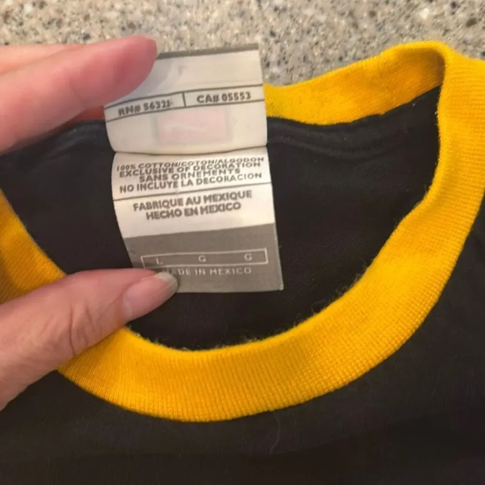 NIKE Y2K Team Iowa Hawkeyes 2000s Ringer T-Shirt Black & Gold